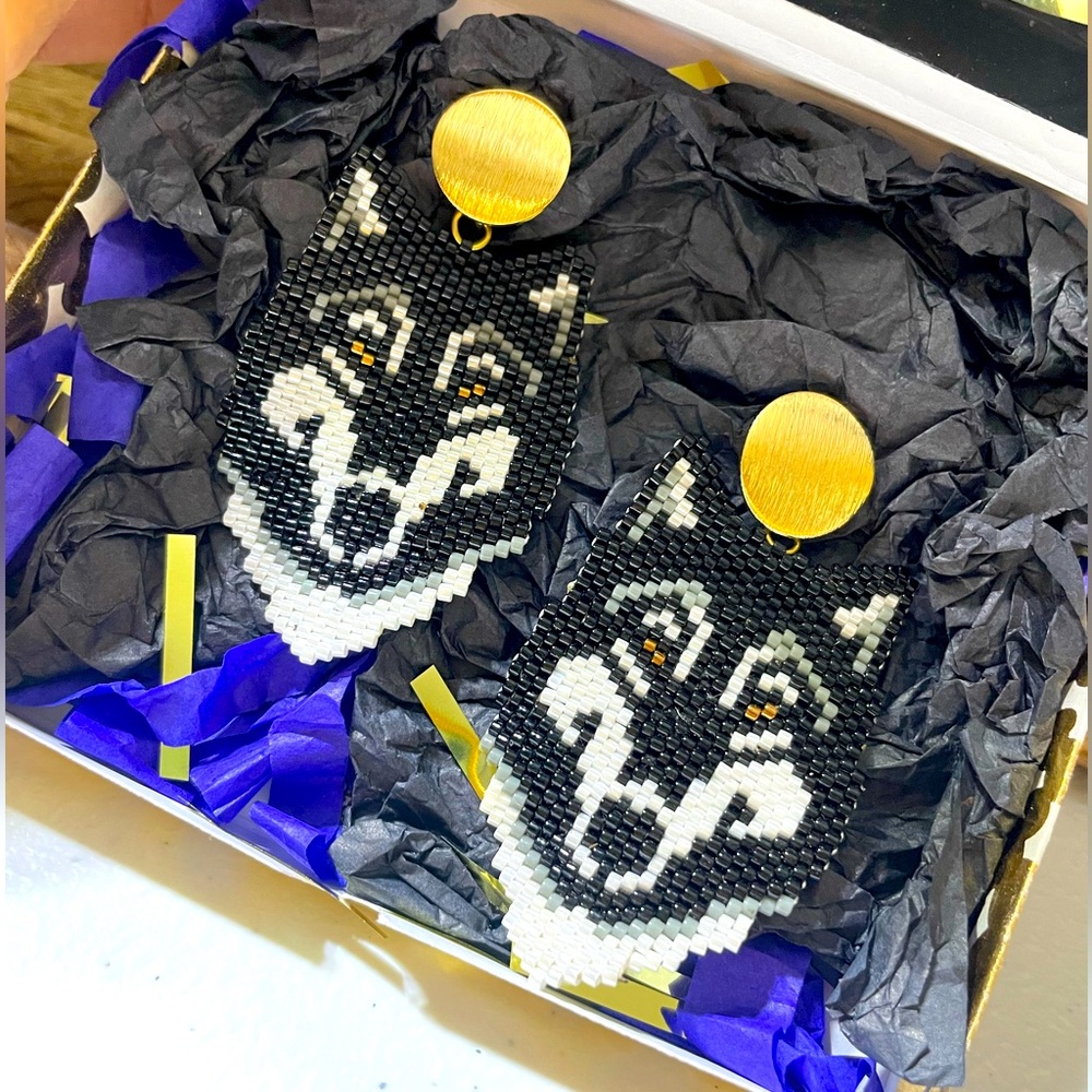 handmade wolf earrings in japanese miyuki stone NEW gift